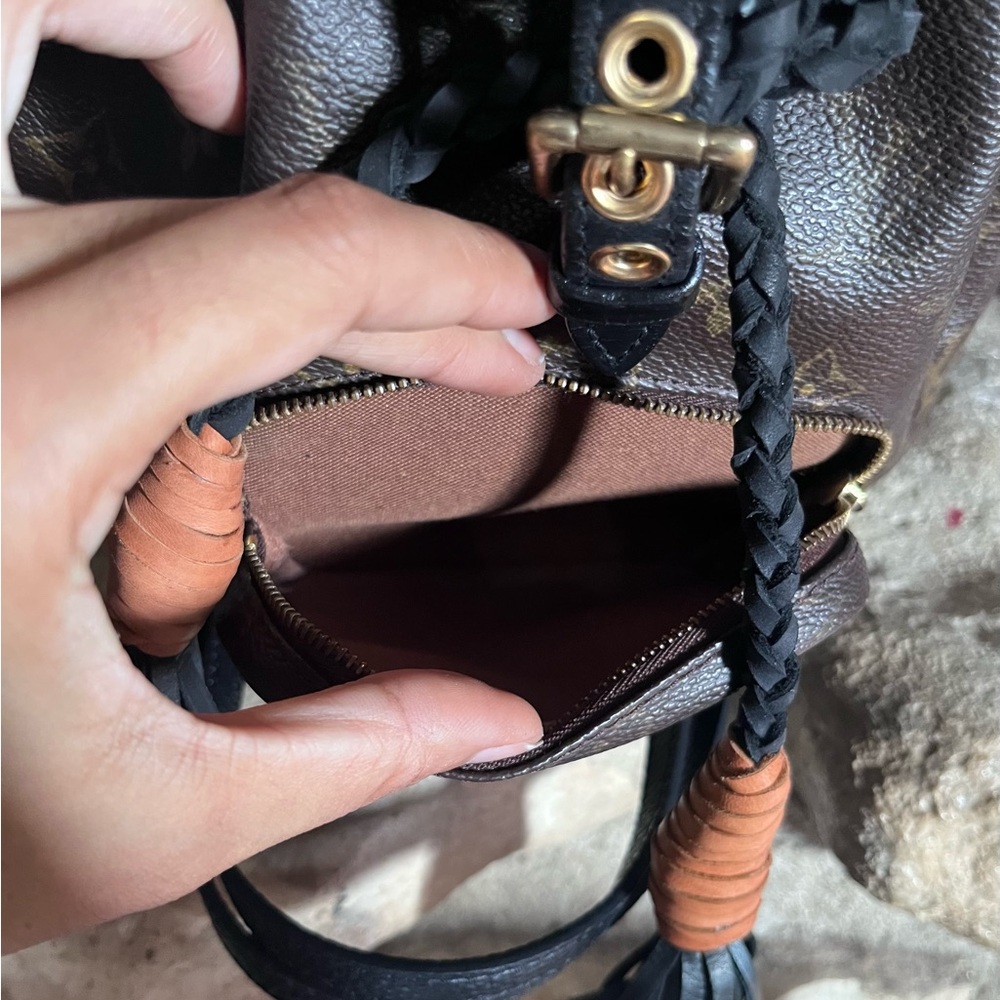 🖤 vintage Louis Vuitton boho cowhide and fringe montsouris pm backpack🖤 - Picture 7 of 11